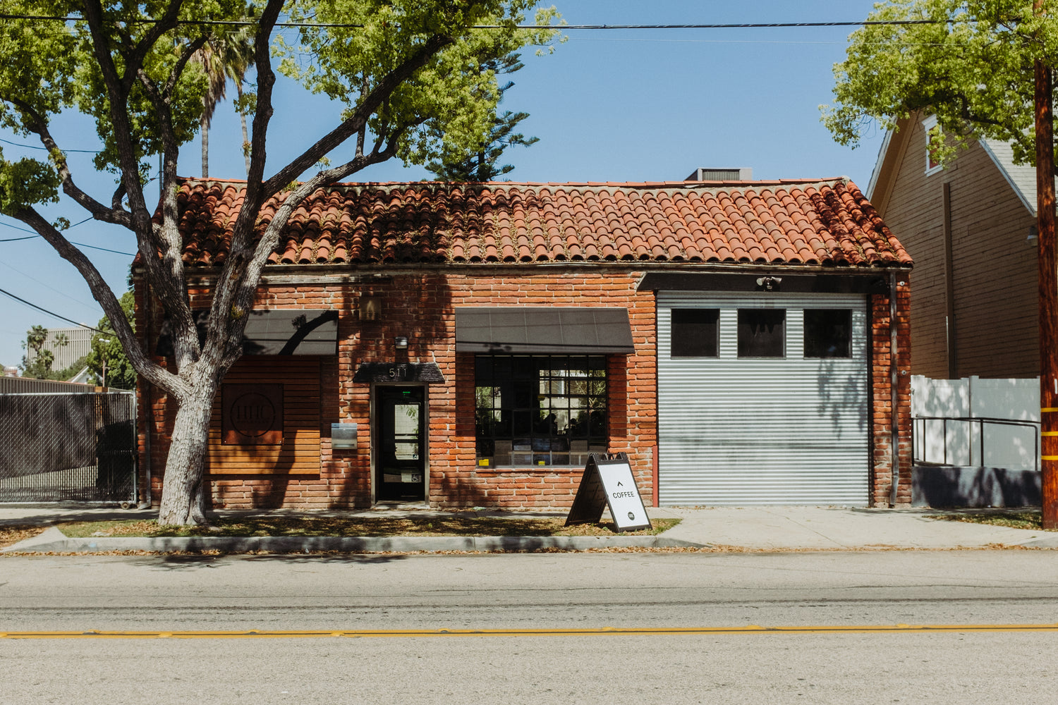 Image of the hidden house santa ana location, viewing from the street.